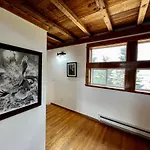 Fully Renovated 1800S Red Barn Close To Everything