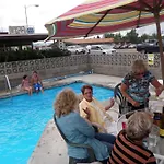 Rainbow Motel