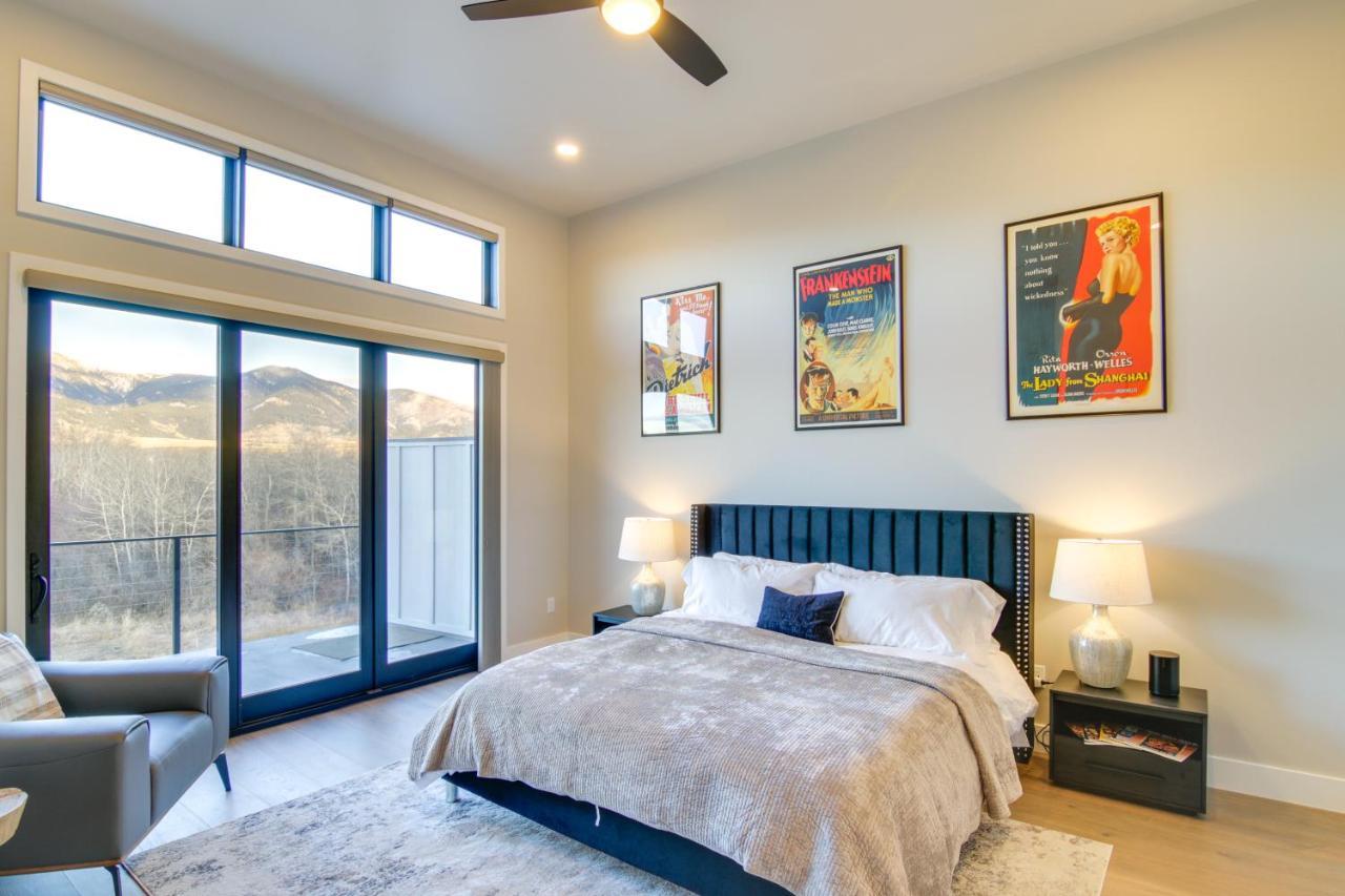 Holiday home Modern Escape With Bridger Mountain Views!
