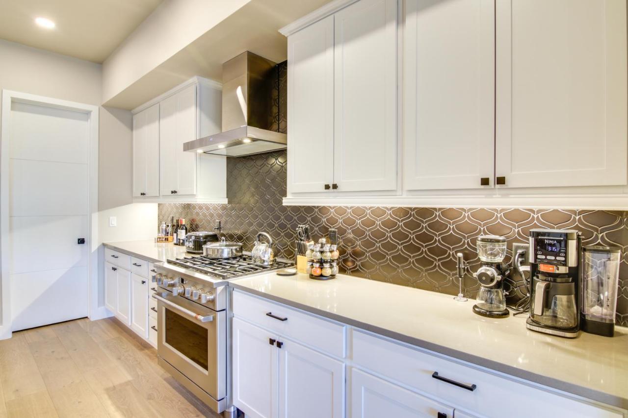 Modern Escape With Bridger Mountain Views!