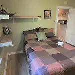 Exquisitely Remodeled With Hot Tub, Walk To Main St