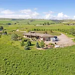 Upscale Bozeman Home On The Prairie!