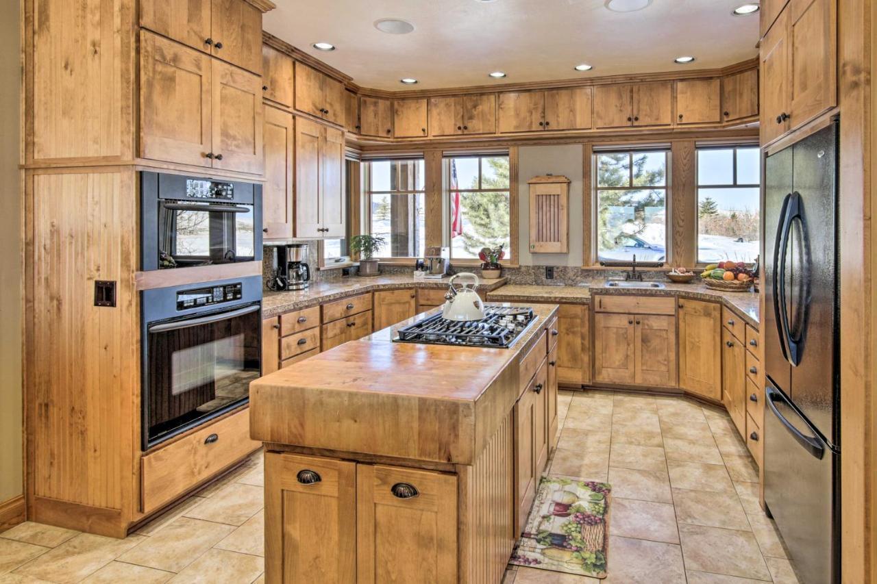 Upscale On The Prairie! Holiday home *