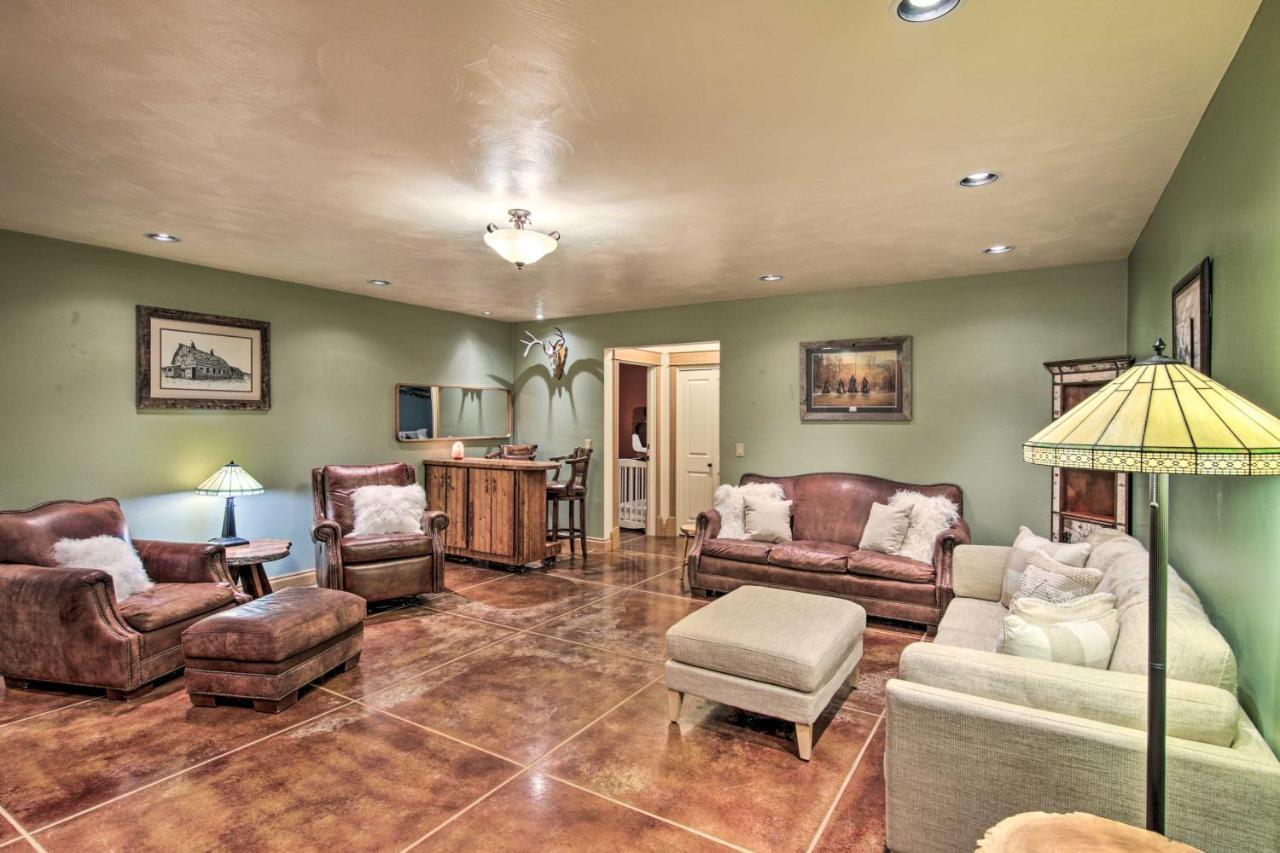 Upscale On The Prairie! Holiday home *