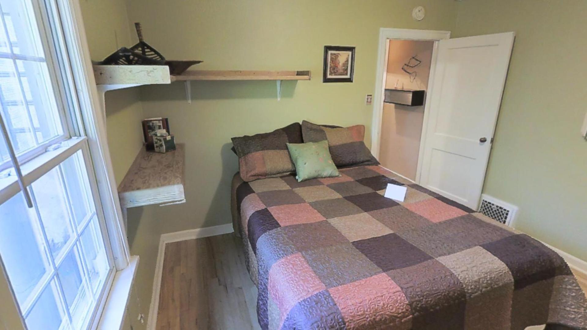 Exquisitely Remodeled With Hot Tub, Walk To Main St Holiday home Bozeman